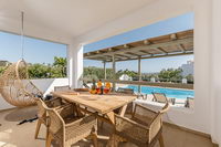 Grand Villa with 5 bedrooms, hot tub and sea view